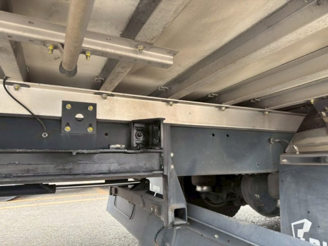 日野 レンジャー 中型 冷蔵冷凍バン 2KG-FC2ABG(102489) 15枚目