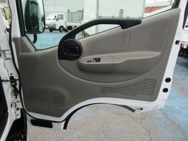 日産自動車 アトラス 小型 平ボディ CBF-SQ2F24(102493) 29枚目