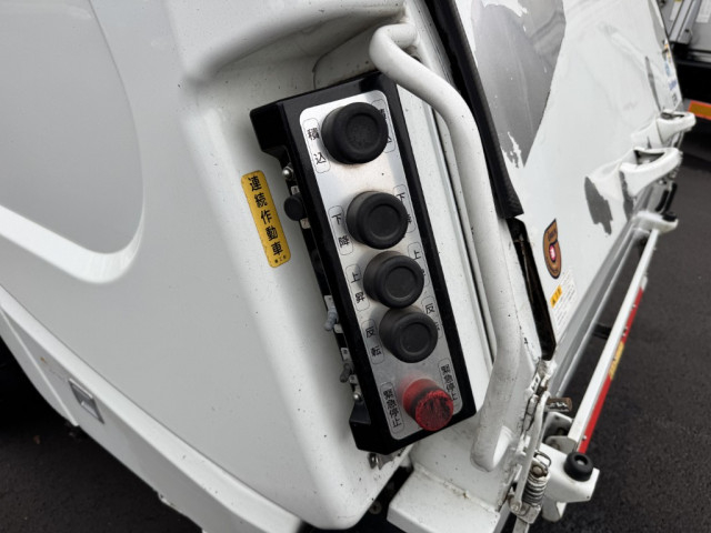 UDトラックス（日産） カゼット 小型 塵芥車（プレス式） 2PG-FEB9Y(102501) 9枚目