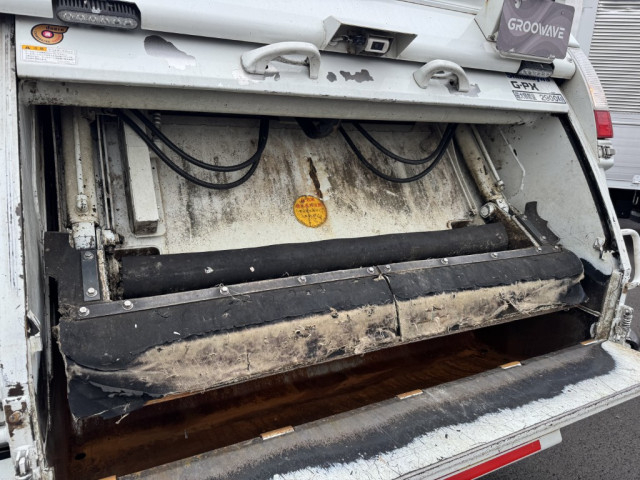 UDトラックス（日産） カゼット 小型 塵芥車（プレス式） 2PG-FEB9Y(102501) 12枚目