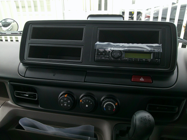 三菱ふそう キャンター 小型 平ボディ 2RG-FBA20(102526) 16枚目