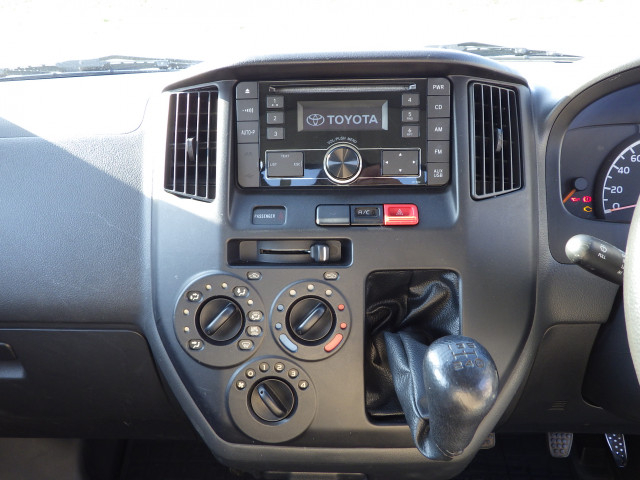 トヨタ ライトエース 小型 平ボディ DBF-S402U(102540) 9枚目