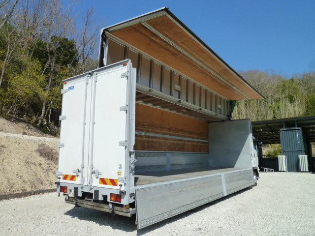 いすゞ ギガ 大型 ウィング QPG-CYJ77B(102547) 18枚目