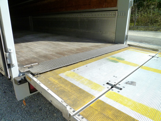 いすゞ ギガ 大型 ウィング QPG-CYJ77B(102547) 25枚目