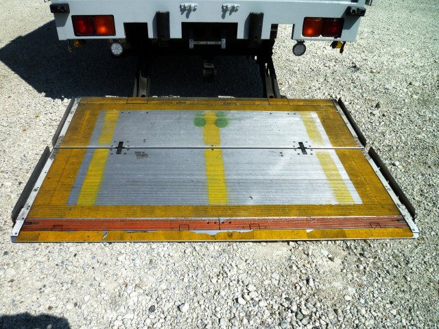 いすゞ ギガ 大型 ウィング QPG-CYJ77B(102547) 26枚目