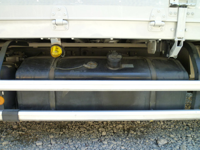 いすゞ ギガ 大型 ウィング QPG-CYJ77B(102547) 32枚目