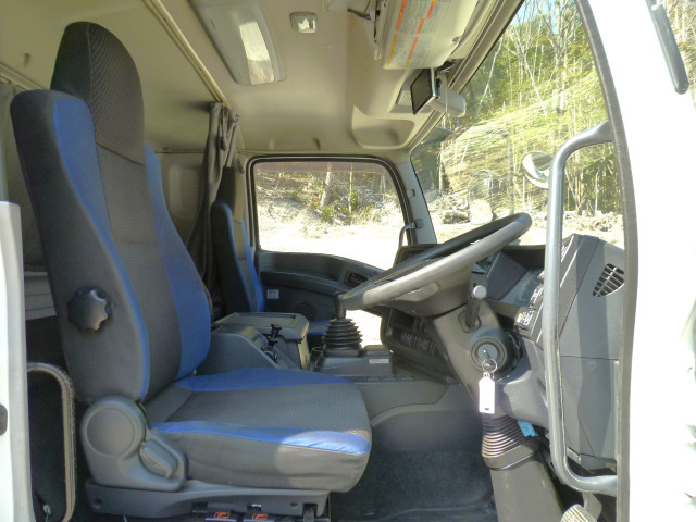 いすゞ ギガ 大型 ウィング QPG-CYJ77B(102547) 33枚目