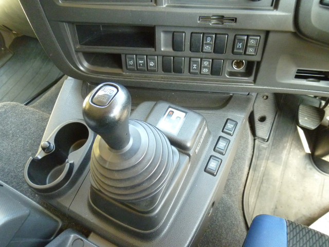 いすゞ ギガ 大型 ウィング QPG-CYJ77B(102547) 36枚目