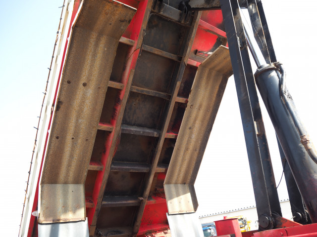 UDトラックス（日産） クオン 大型 土砂ダンプ QKG-CW5ZL(102556) 13枚目