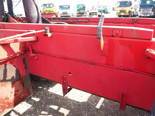 UDトラックス（日産） クオン 大型 土砂ダンプ QKG-CW5ZL(102556) 16枚目