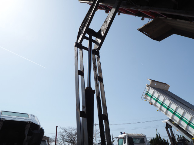 UDトラックス（日産） クオン 大型 土砂ダンプ QKG-CW5ZL(102556) 30枚目