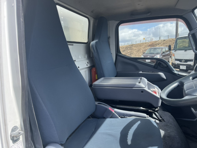 三菱ふそう キャンター 小型 バン TKG-FGA20(102560) 25枚目