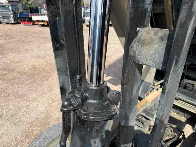 いすゞ ギガ 大型 土砂ダンプ QKG-CXZ77AT(102563) 32枚目