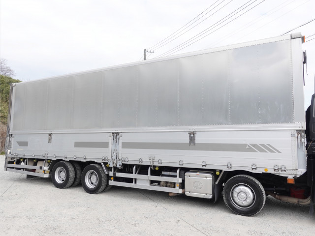 UDトラックス（日産） クオン 大型 ウィング QKG-CG5ZA(102570) 8枚目