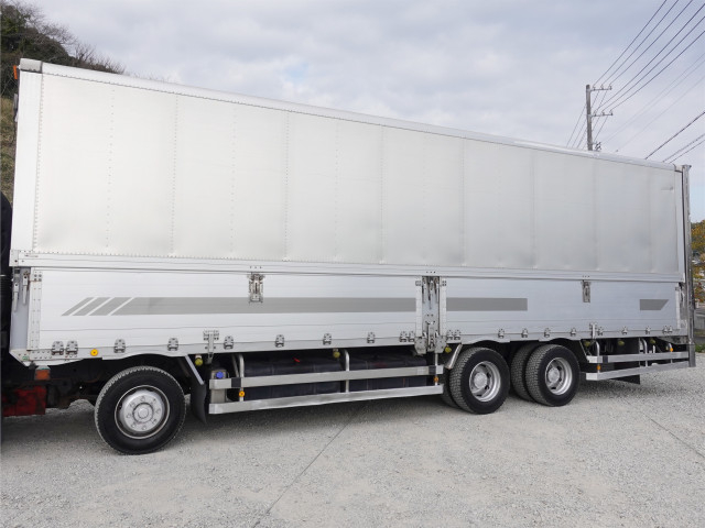 UDトラックス（日産） クオン 大型 ウィング QKG-CG5ZA(102570) 10枚目