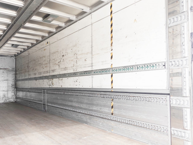 UDトラックス（日産） クオン 大型 ウィング QKG-CG5ZA(102570) 15枚目