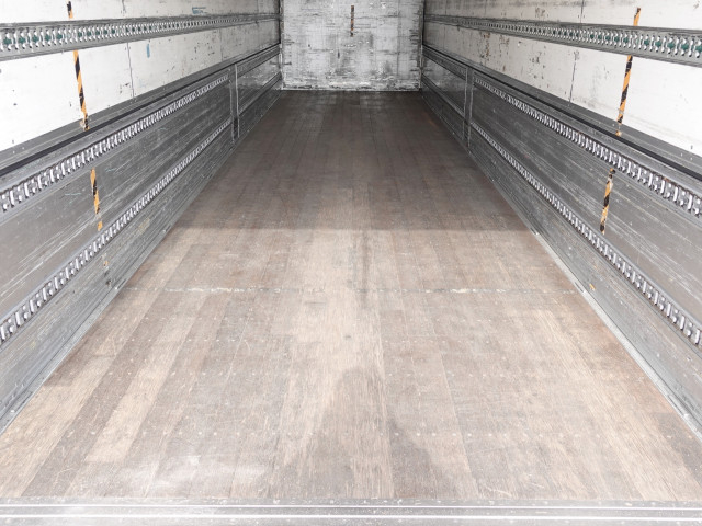 UDトラックス（日産） クオン 大型 ウィング QKG-CG5ZA(102570) 17枚目