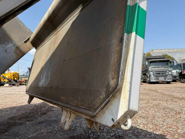 UDトラックス（日産） クオン 大型 土砂ダンプ LDG-CW5YL(102577) 14枚目