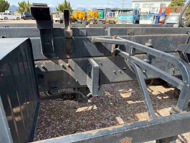 UDトラックス（日産） クオン 大型 土砂ダンプ LDG-CW5YL(102577) 17枚目