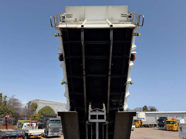 UDトラックス（日産） クオン 大型 土砂ダンプ LDG-CW5YL(102577) 31枚目