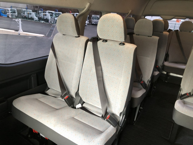 トヨタ 小型 バス 3DF-GDH223B(102581) 17枚目