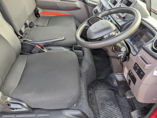 三菱ふそう キャンター 小型 平ボディ 2RG-FEAV0(102606) 18枚目