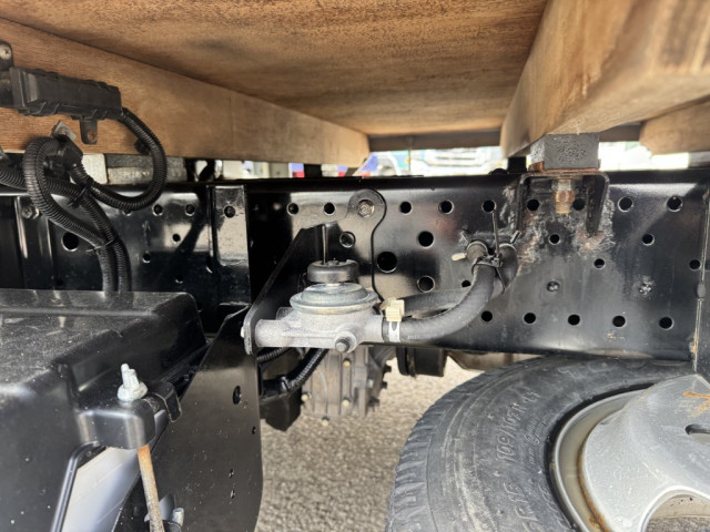 いすゞ エルフ 小型 平ボディ 2RG-NJR88A(102607) 17枚目