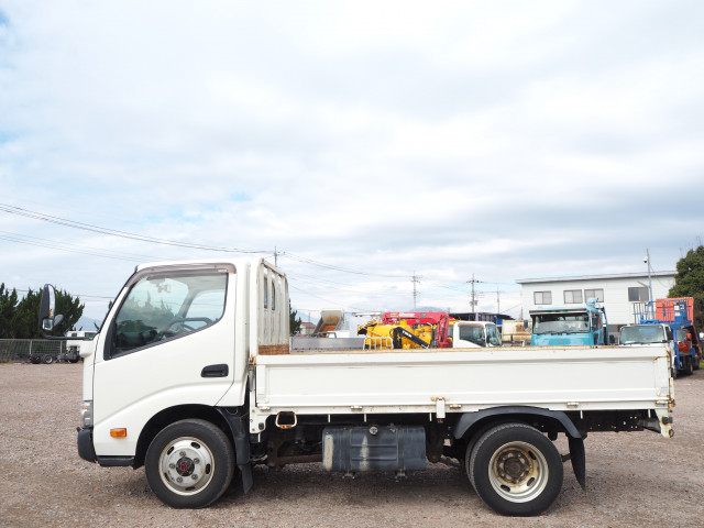 Toyota dyna Small Flat body 2KG-XZU675(102615) 2枚目
