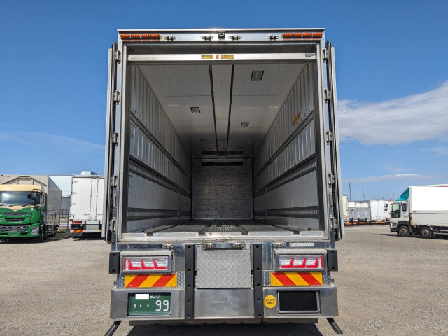 UDトラックス（日産） クオン 大型 ウィング 2PG-CW5CA(102616) 8枚目