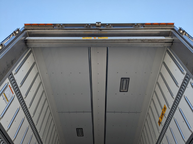 UDトラックス（日産） クオン 大型 ウィング 2PG-CW5CA(102616) 10枚目