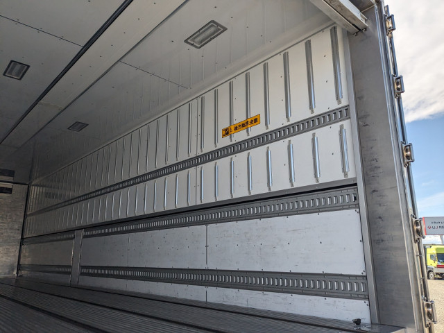 UDトラックス（日産） クオン 大型 ウィング 2PG-CW5CA(102616) 14枚目