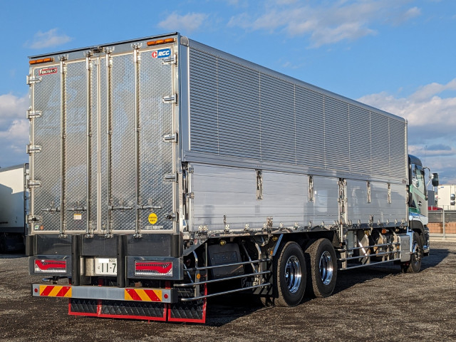 UDトラックス（日産） クオン 大型 冷蔵冷凍バン 2PG-CW5CA(102647) 4枚目