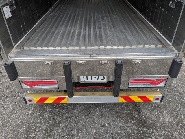 UDトラックス（日産） クオン 大型 冷蔵冷凍バン 2PG-CW5CA(102647) 10枚目