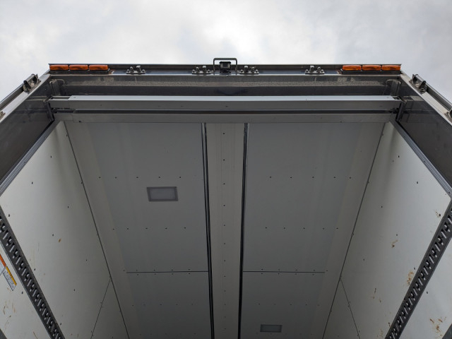 UDトラックス（日産） クオン 大型 冷蔵冷凍バン 2PG-CW5CA(102647) 11枚目