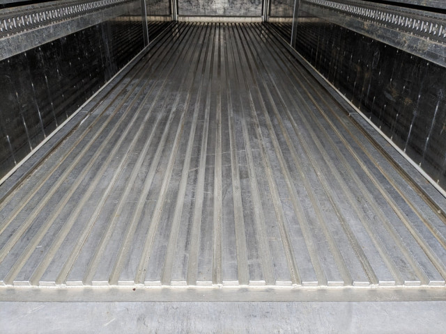 UDトラックス（日産） クオン 大型 冷蔵冷凍バン 2PG-CW5CA(102647) 12枚目