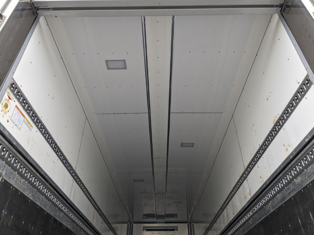 UDトラックス（日産） クオン 大型 冷蔵冷凍バン 2PG-CW5CA(102647) 13枚目