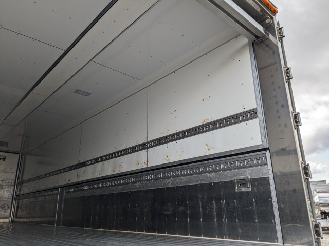 UDトラックス（日産） クオン 大型 冷蔵冷凍バン 2PG-CW5CA(102647) 16枚目