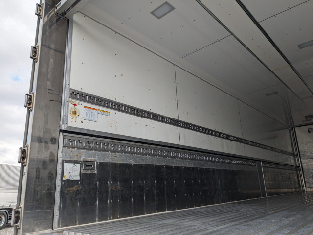 UDトラックス（日産） クオン 大型 冷蔵冷凍バン 2PG-CW5CA(102647) 17枚目