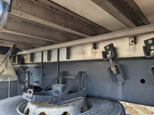 UDトラックス（日産） クオン 大型 冷蔵冷凍バン 2PG-CW5CA(102647) 19枚目