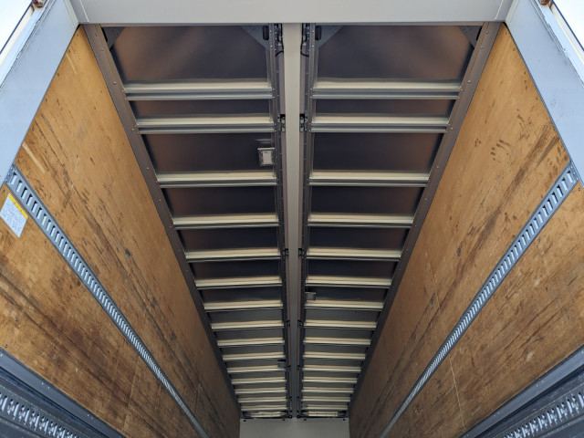 日野 プロフィア 大型 ウィング 2DG-FW1AHG(102648) 17枚目