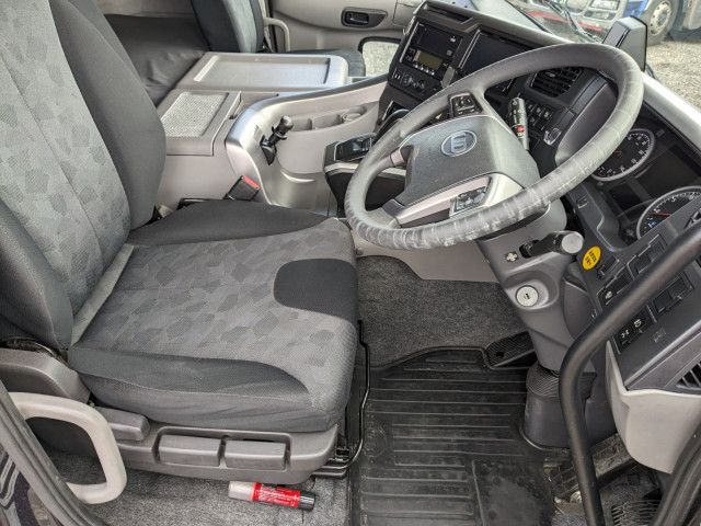 UDトラックス（日産） クオン 大型 冷蔵冷凍バン 2PG-CW5CA(102647) 23枚目