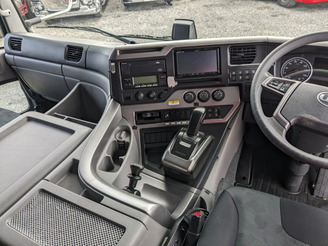 UDトラックス（日産） クオン 大型 冷蔵冷凍バン 2PG-CW5CA(102647) 24枚目