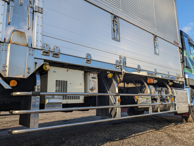 UDトラックス（日産） クオン 大型 冷蔵冷凍バン 2PG-CW5CA(102647) 31枚目
