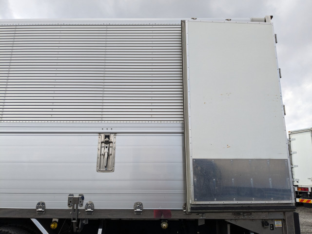 UDトラックス（日産） クオン 大型 冷蔵冷凍バン 2PG-CW5CA(102647) 32枚目