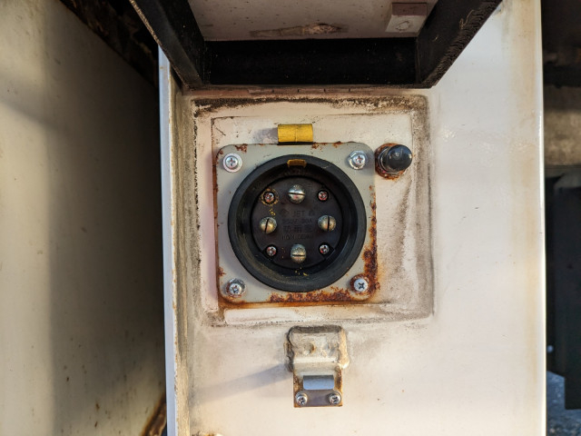 UDトラックス（日産） クオン 大型 冷蔵冷凍バン 2PG-CW5CA(102647) 35枚目