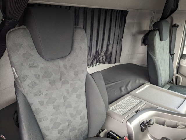 UDトラックス（日産） クオン 大型 冷蔵冷凍バン 2PG-CW5CA(102647) 37枚目