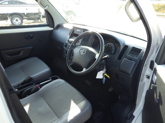 トヨタ ライトエース 小型 平ボディ DBF-S402U(102651) 6枚目