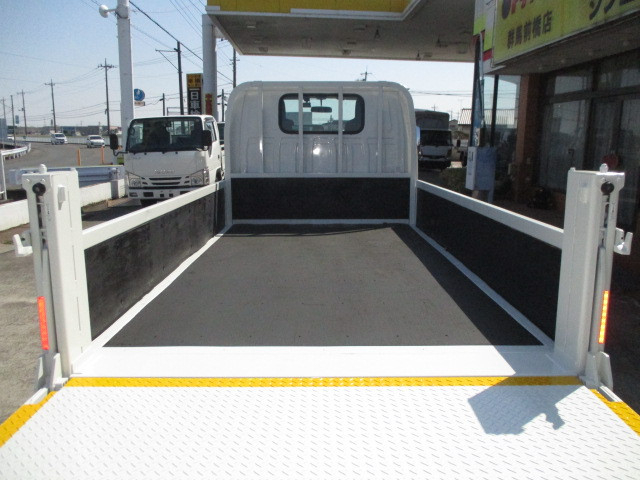 いすゞ エルフ 小型 平ボディ 2RG-NJR88A(102657) 3枚目