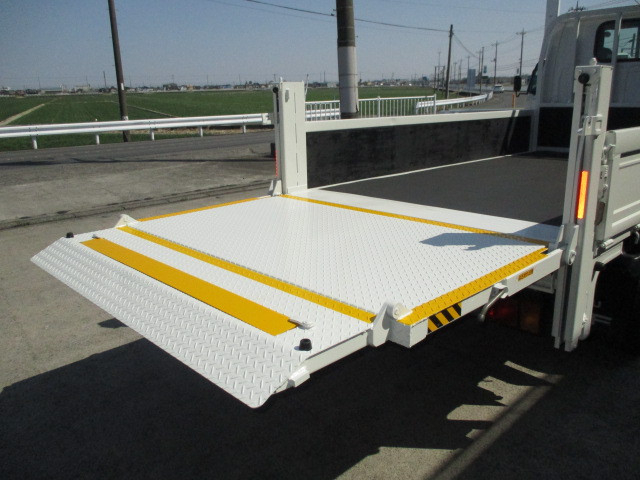 いすゞ エルフ 小型 平ボディ 2RG-NJR88A(102657) 5枚目