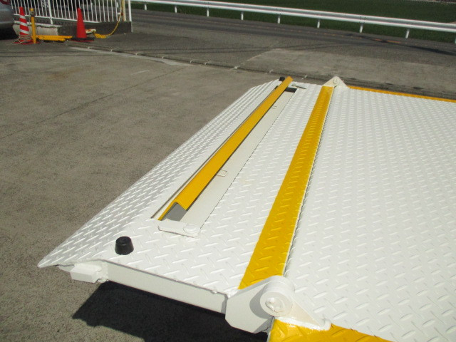 いすゞ エルフ 小型 平ボディ 2RG-NJR88A(102657) 6枚目